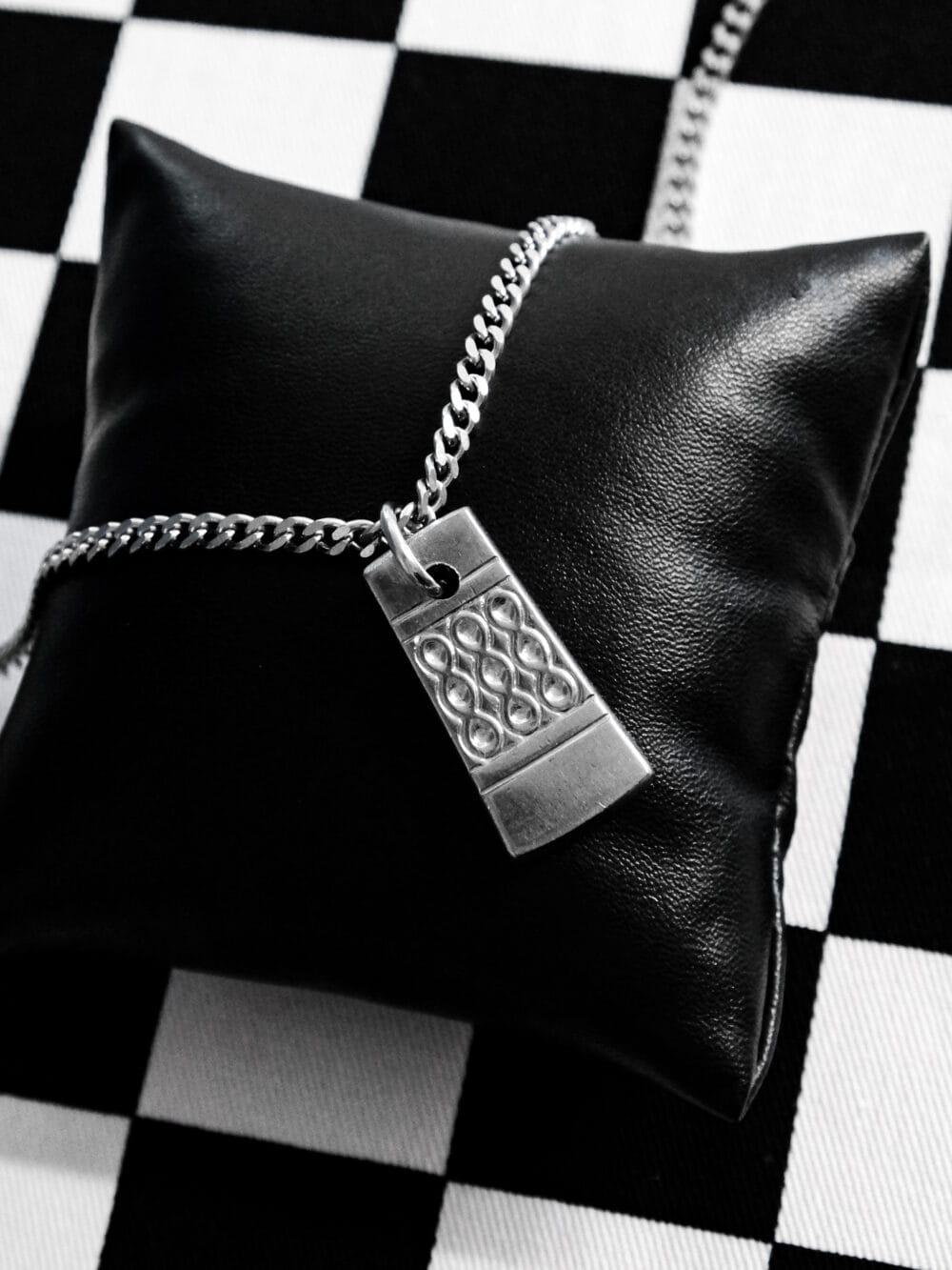Short & Chunky Pendant
