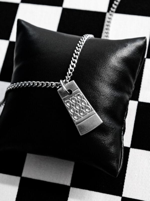Short & Chunky Pendant