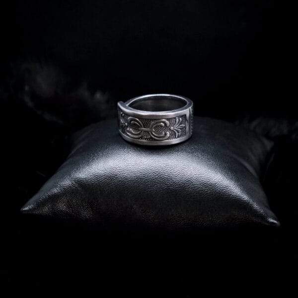 Vintage Fleur De Lis Ring (Size V)