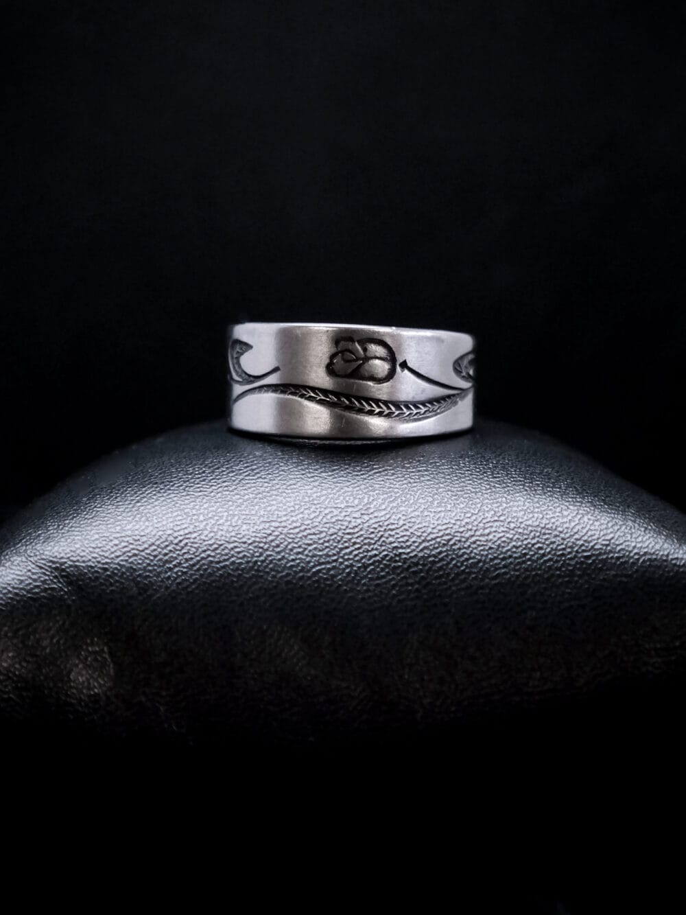 Contrast Tulip Ring (Size S)
