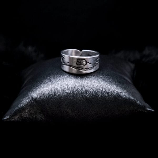 Contrast Tulip Ring (Size S)