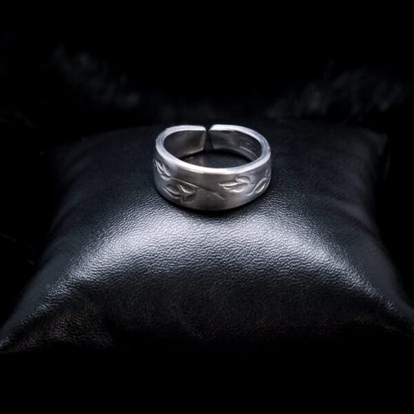 Leafy Ring (Size Q)