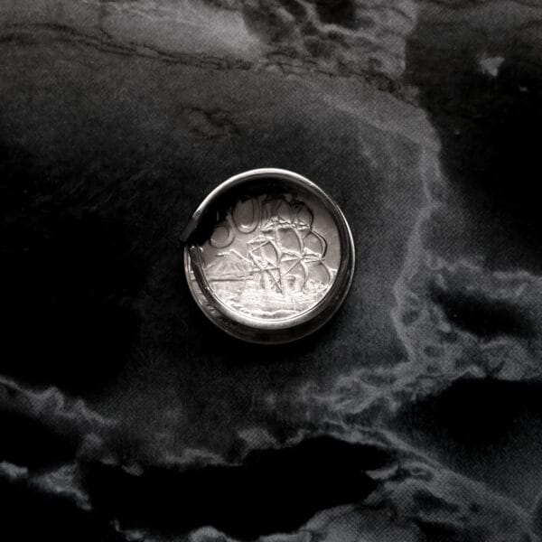 Three Line Overlap Ring (Size R)