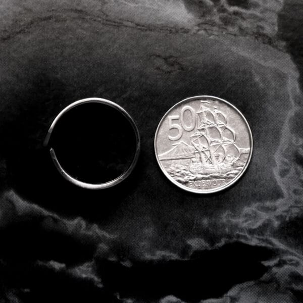 Three Line Overlap Ring (Size R)