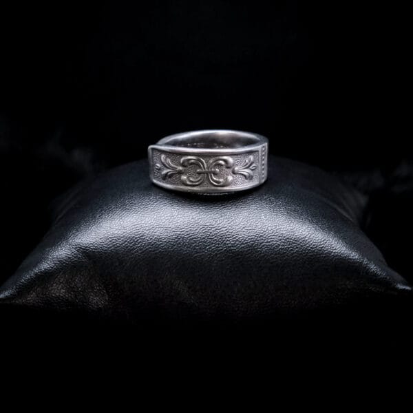 Vintage Fleur De Lis Ring (Size U)