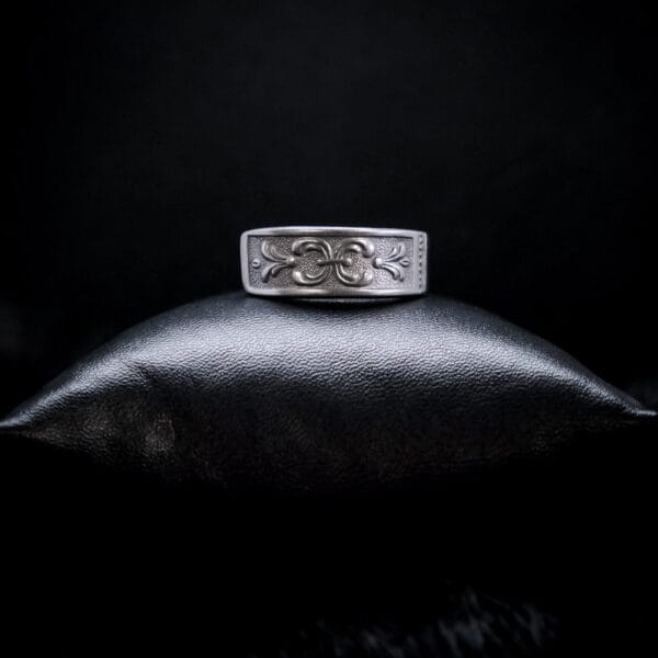 Vintage Fleur De Lis Ring (Size U)