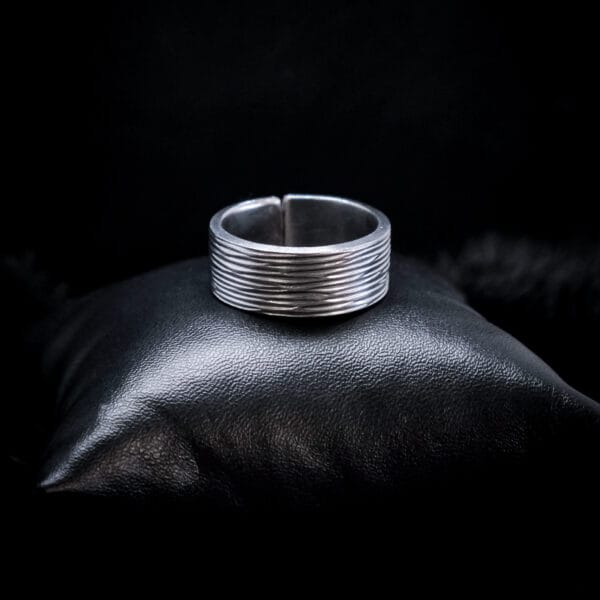 Fine Line Ring (Size Y)