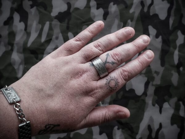 Fine Line Ring (Size Y)