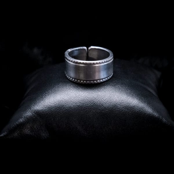 Beaded Edge Ring (Size R)