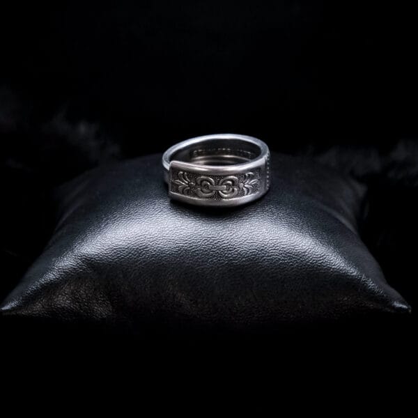 Vintage Fleur De Lis Ring (Size S 1/2)